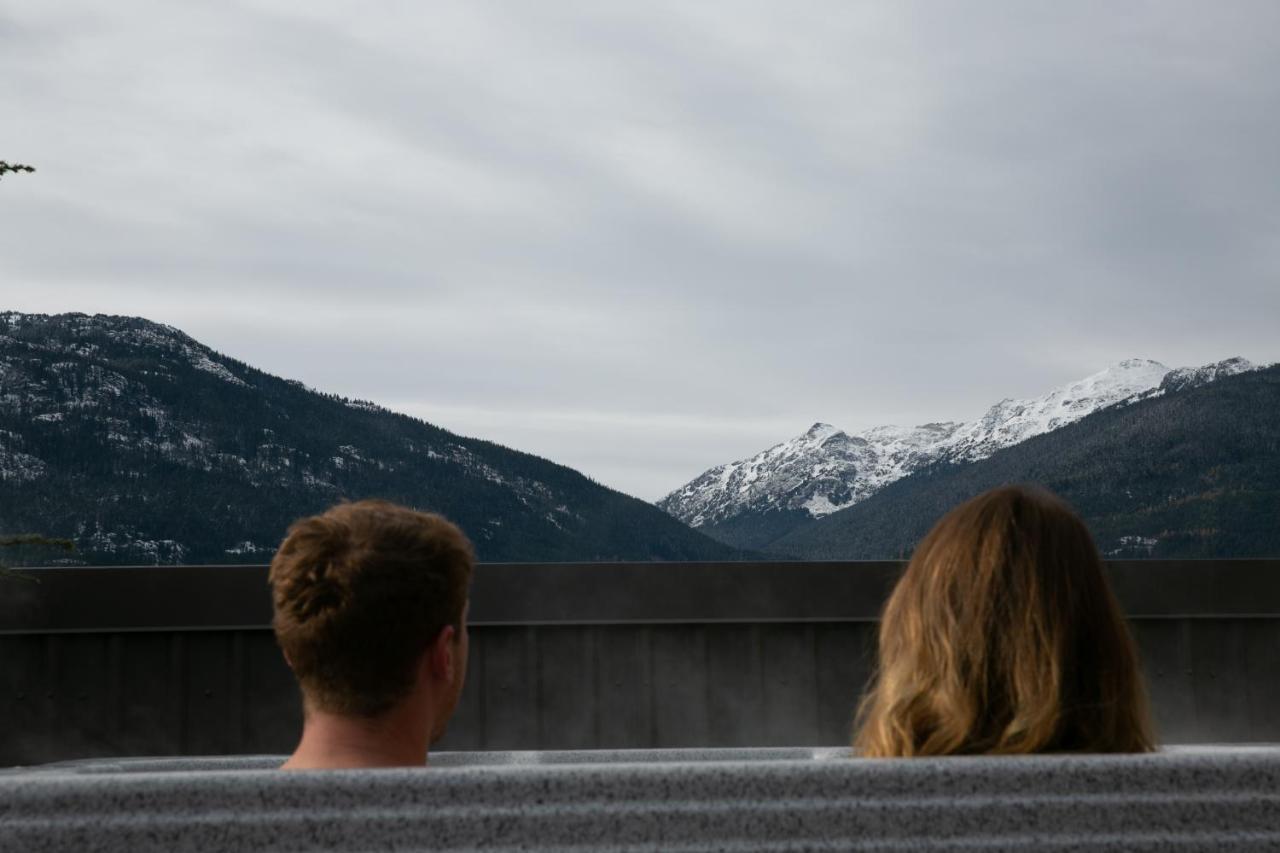 Sundial Hotel Whistler Extérieur photo
