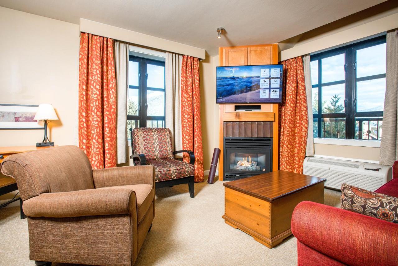 Sundial Hotel Whistler Extérieur photo